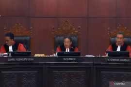 Ketua MK  cecar saksi PHPU yang tak berikan kesaksian secara detail