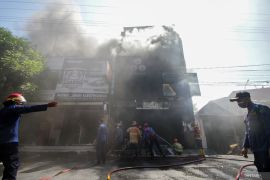 Kebakaran toko cat di Sidoarjo