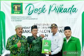 Datang sendirian, guru asal Kangean daftar bacabup di PPP Sumenep