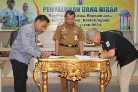 Lima organisasi kepemudaan dan keolahragaan HSS terima dana hibah