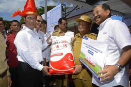 Mentan ingatkan distributor dan pengecer pupuk tak mainkan harga