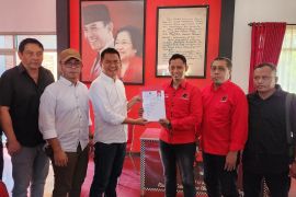 Mas Kia kembalikan formulir pendaftaran bakal cawawali ke PDIP Madiun