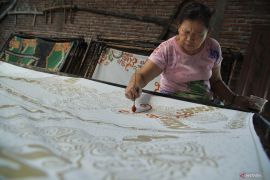Produksi batik tulis khas Lumajang