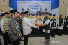 Kakanwil Kemenkumham Aceh hadiri pelepasan calon haji kloter pertama