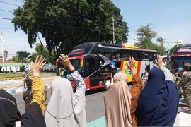 Tiga calhaj asal Situbondo tertunda berangkat karena sakit