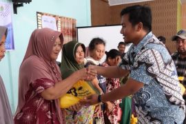 Bantu kendalikan inflasi, PTPN IV PalmCo salurkan ribuan paket sembako gratis