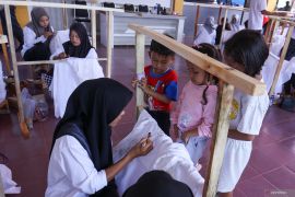 Pelatihan membatik untuk peningkatan kesejahteraan masyarakat