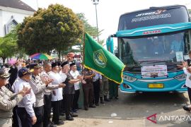 Wabup imbau ratusan calon haji promosikan citra positif tentang Sukabumi
