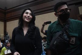 Pedangdut Nayunda Nabila dibelikan SYL tas Balenciaga hingga kalung emas