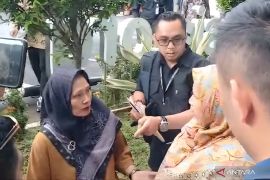 Anggota keluarga saksi Partai Demokrat mengamuk di MK