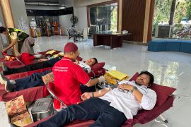 PLN dan Pemprov Sulsel menggelar aksi donor darah