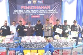 Bea Cukai Cikarang musnahkan 4,4 juta batang rokok