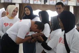 Hermansyah ajak masyarakat HSS terus berempati terhadap para lansia