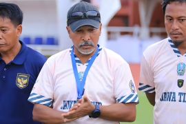 Fakhri Husaini : Pesepak bola muda potensial Jatim masih banyak