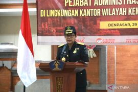 Kemenkumham Bali bekali bela diri staf imigrasi dan lapas