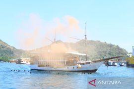 Basarnas gelar simulasikan penyelamatan korban kapal terbakar di Labuan Bajo