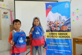 Semen Gresik dukung peningkatan mutu siswa SDN 1 &amp; 2 Kajar Rembang