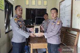 Polres Mukomuko distribusikan alat komunikasi untuk Bhabinkamtibmas