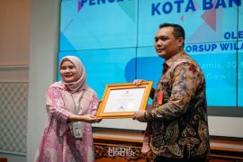 Pemkot Banjarbaru terima penghargaan MCP dari KPK RI