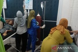 Pelajar SD diduga keracunan di Meranti berjumlah 65 orang, yang dirawat sudah dipulangkan