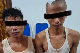Pura-pura jadi pembeli, polisi ringkus pengedar sabu di Pekanbaru