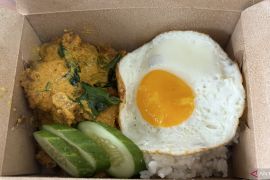 Mencicip nasi ayam paniki dari Chef Juna