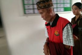 Buronan kasus korupsi dana desa serahkan diri ke Kejari Pasbar Sumbar