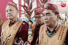 Pj Bupati Barsel Deddy Winarwan dianugerahi gelar &ldquo;Putis Lawung Payung Undro&rdquo;