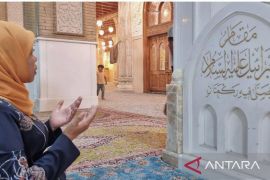 Muhibah Khofifah di Baghdad (7): Mendirikan shalat di "Taman Surga" Masjid Kufah