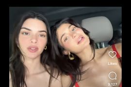 Kendall dan Kylie Jenner nyanyikan lagu Billie Eilish