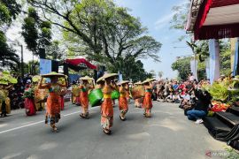 Ribuan warga saksikan pawai helaran Hari Jadi Bogor ke-542