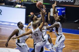 IBL 2024 - Brandone Francis antar Prawira taklukkan Dewa United