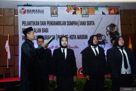 Pelantikan Panwaslu Kelurahan di Madiun