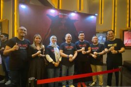 Erzaldi Rosman dan istri hadiri gala premiere film Mawang di Bioskop NSC Belitung