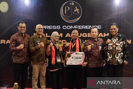 Dua Kades Babel raih penghargaan 'Anubhawa Sasana Jagaddhita' di ajang Paralegal Justice Award Kemenkumham 2024