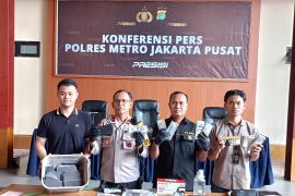 Polisi tangkap lima pelaku peredaran dolar AS palsu di Gambir
