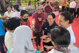Maestro dongeng latih permainan tradisional Bali ke guru TK Denpasar