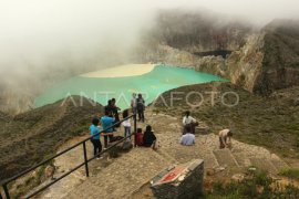 Kenaikan status Gunung Kelimutu Page 1 Small