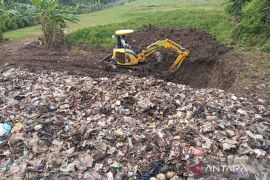 TPS liar di bantaran Sungai Gegesik ditutup DLH Cirebon