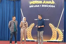 Korban perusakan mobil oleh oknum Bobotoh hadir di Gedung Sate Bandung