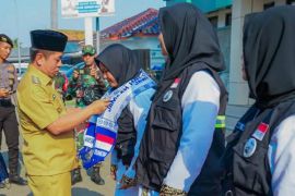 Bupati Karawang melepas pemberangkatan terakhir jamaah calon haji