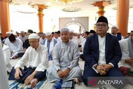 Laksanakan Shalat Ied di Masjid Agung, Ini Pesan Pj Bupati Bangka