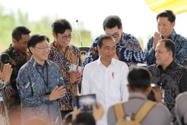 Presiden Jokowi hadiri peletakan batu pertama Astra Biz Center-IKN