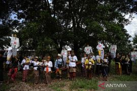 Upacara Ngaben massal di Palembang