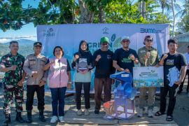 PLN Papua bersihkan sampah plastik di Pantai Ciberi Jayapura