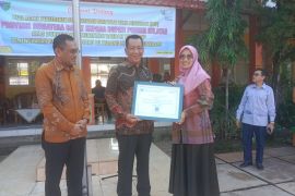 Bupati Rusma Yul Anwar terima Penghargaan dari Kemendikbudristek RI