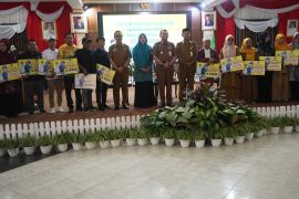 Pemkab HSS salurkan hibah untuk PAUD dan komunitas seni budaya