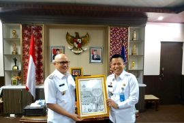 Pj Bupati Belitung terima karikatur karya WBP Lapas Tanjung Pandan