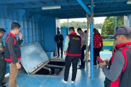 Tim Kejaksaan Tinggi Kalbar sita kapal feri di Kapuas Hulu