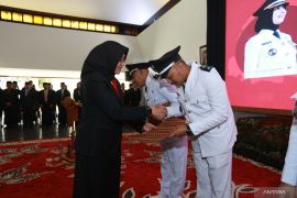 Bupati Banyuwangi serahkan SK perpanjangan jabatan 187 kades